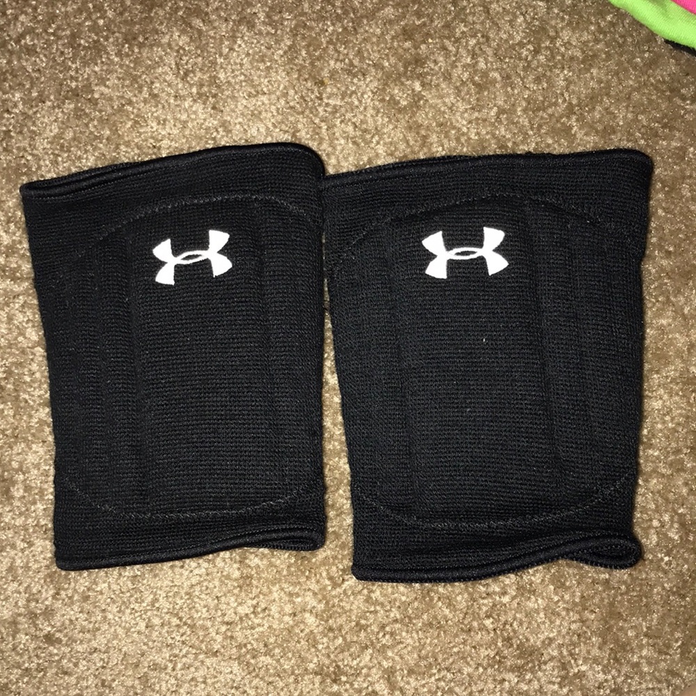Black under armour knee pads